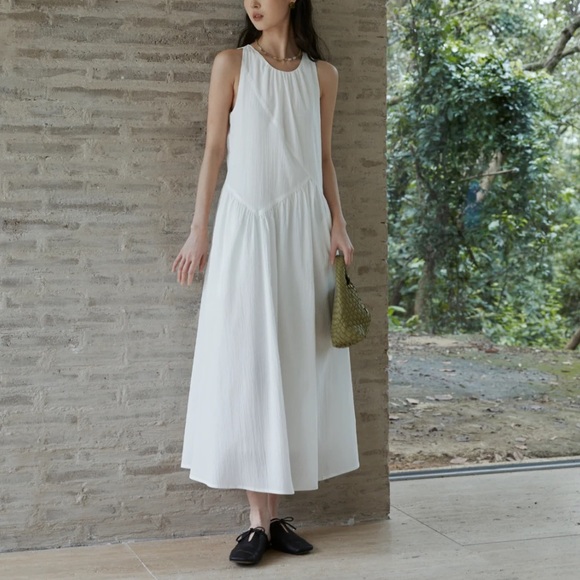 Caremind Dresses & Skirts - Caremind sleeveless A line Midi dress S